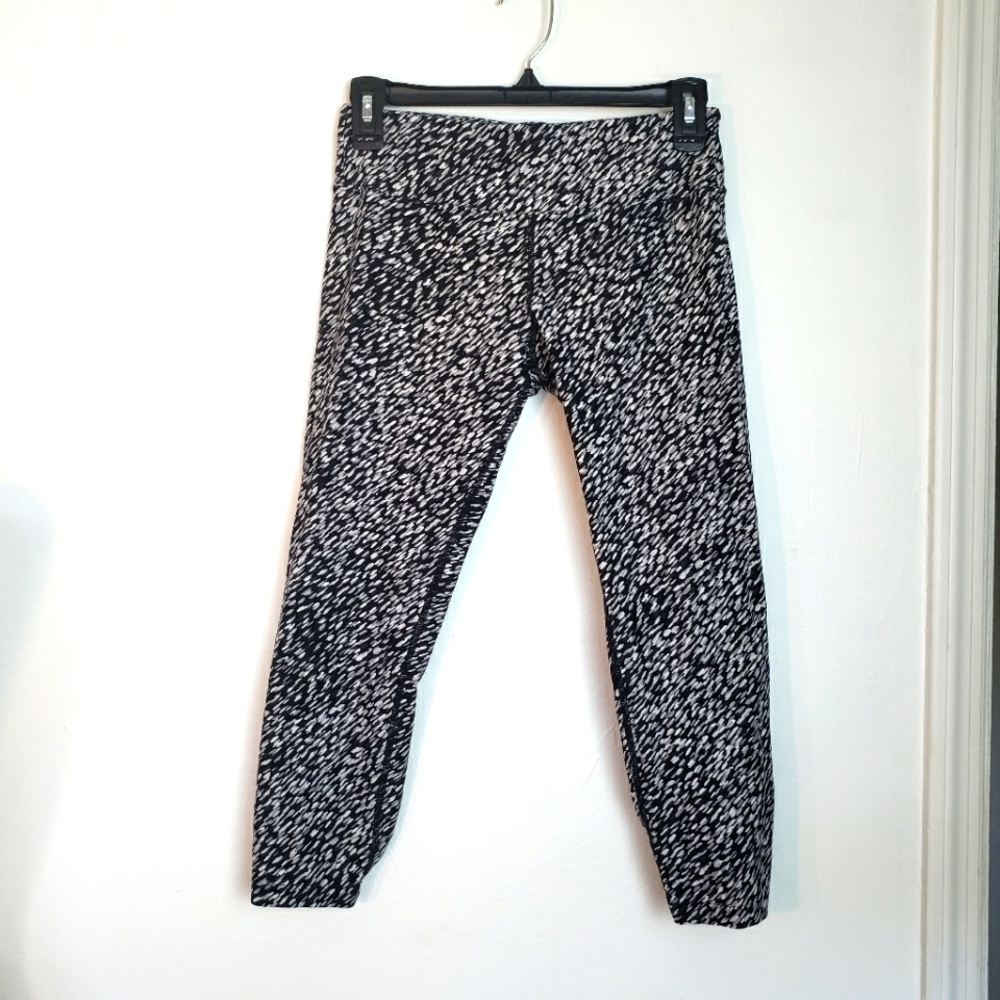 Calvin Klein Space Dyed Black & White Capri Leggings Size S NWOT